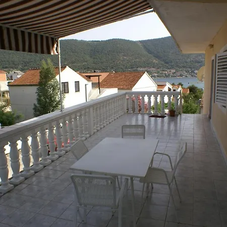 Grebastica 4207b Apartmán